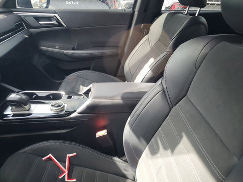 Used 2025 Mitsubishi Outlander SE image 9