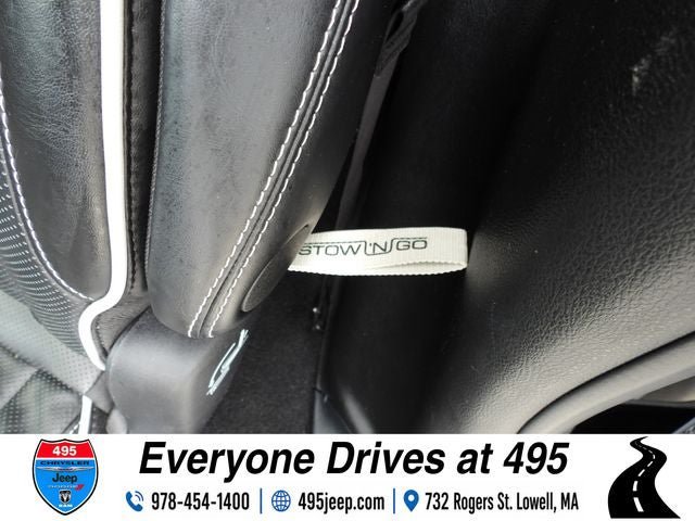 Used 2025 Chrysler Pacifica Limited FWD image 15