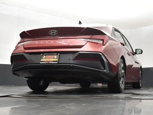 Used 2024 Hyundai Elantra Limited FWD image 13