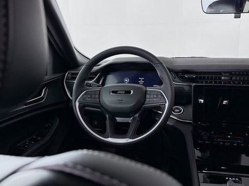 New 2025 Jeep Grand Cherokee L Altitude image 11