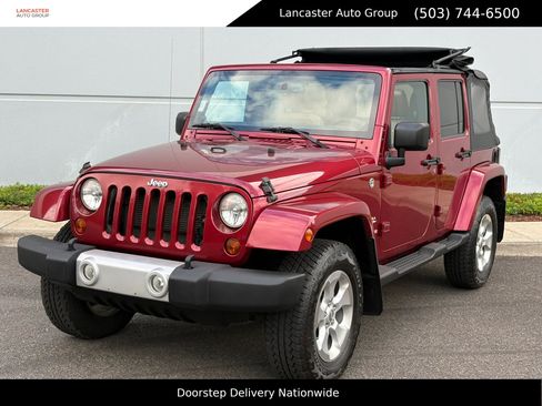 Used 2013 Jeep Wrangler Unlimited Sahara w/ Connectivity Group AWD/4WD image 1