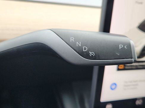 Used 2021 Tesla Model Y Long Range AWD/4WD image 16