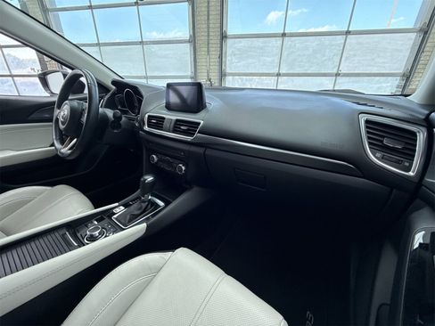 Used 2018 MAZDA MAZDA3 Grand Touring image 16