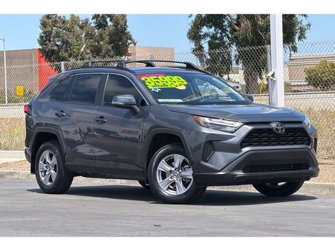 Used 2024 Toyota RAV4 XLE AWD/4WD image 2