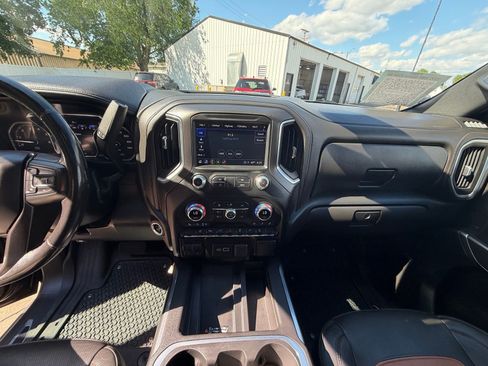Used 2022 GMC Sierra 2500 AT4 w/ AT4 Premium Plus Package AWD/4WD image 27