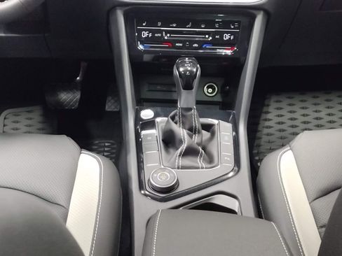 New 2025 Volkswagen Taos SEL AWD/4WD image 36