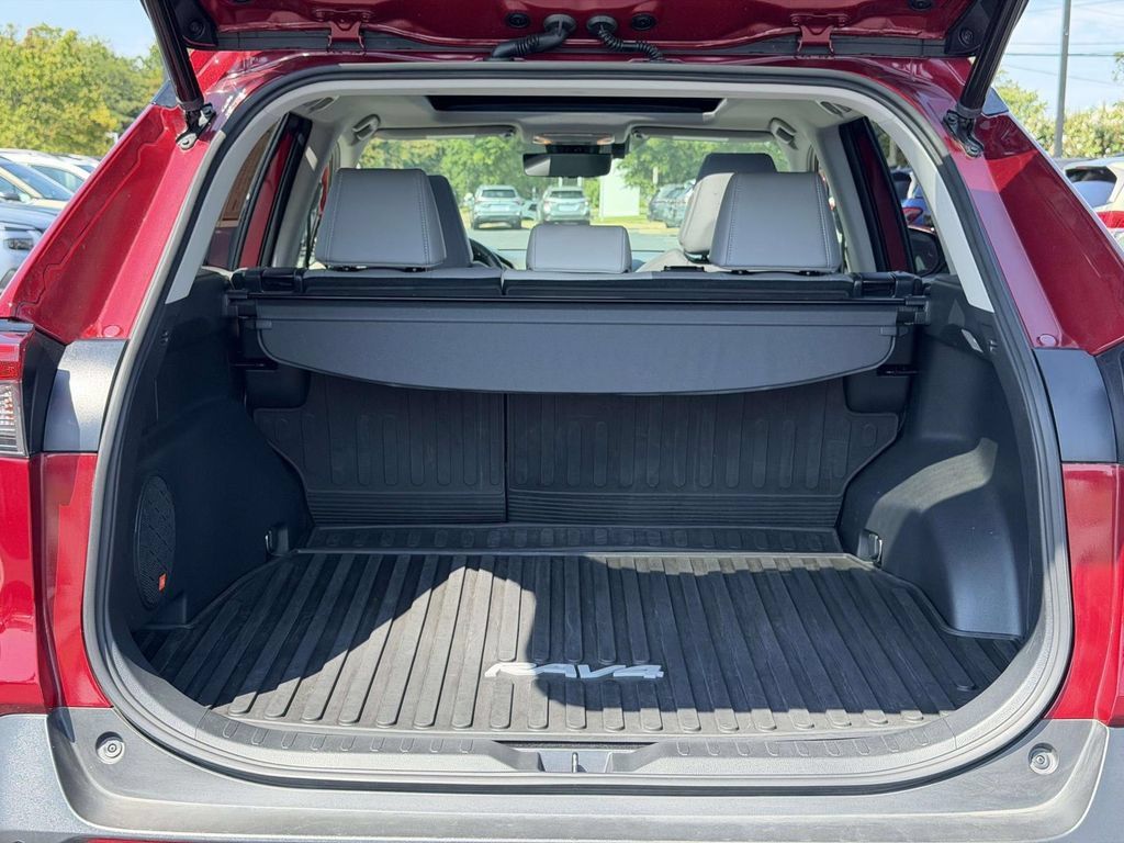 Used 2020 Toyota RAV4 Limited AWD/4WD image 14