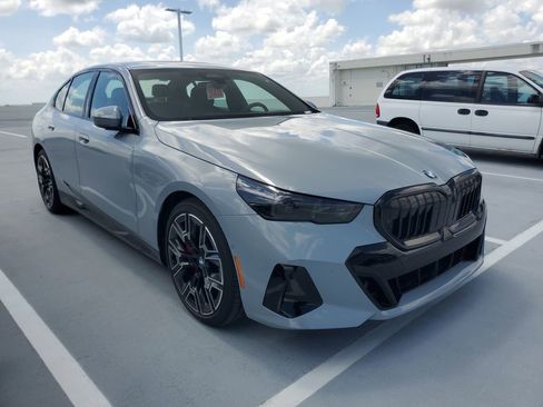 Used 2026 BMW 530i w/ M Sport Package RWD image 2