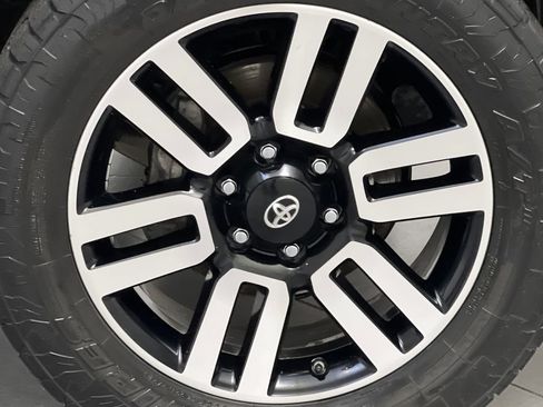 Used 2018 Toyota 4Runner Limited w/ Four Season Floor Mat Package AWD/4WD image 70