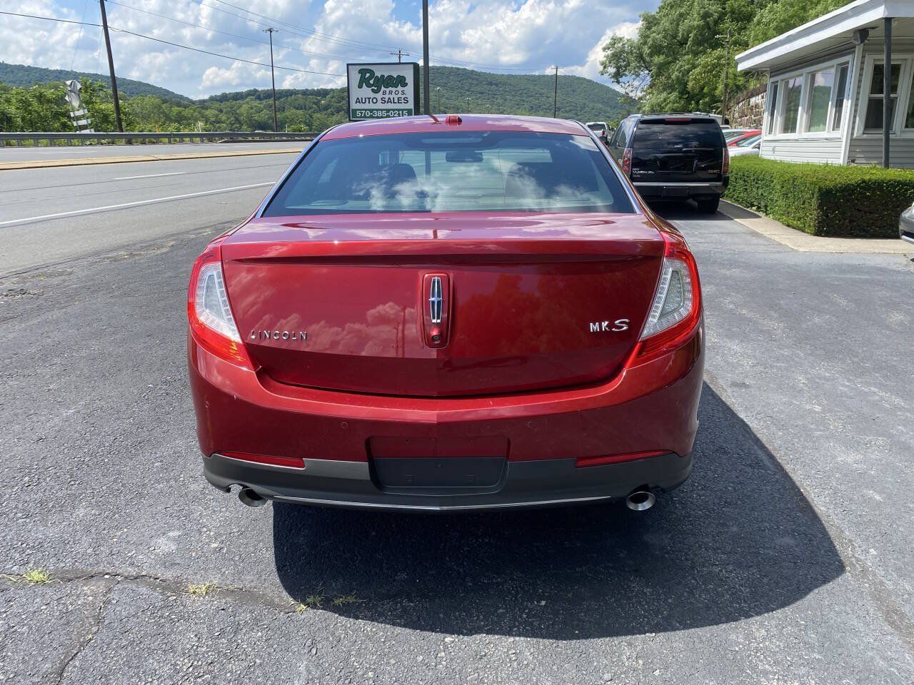 Used 2013 Lincoln MKS FWD image 8