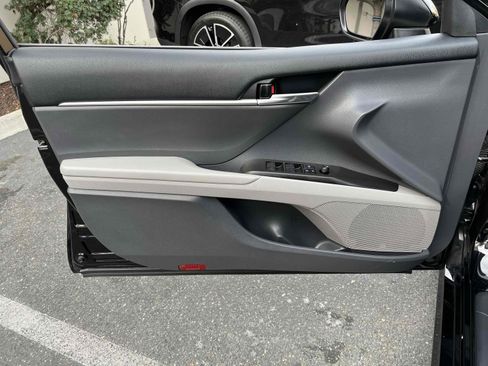 Used 2021 Toyota Camry LE image 67