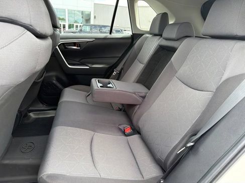 Used 2025 Toyota RAV4 XLE AWD/4WD image 33