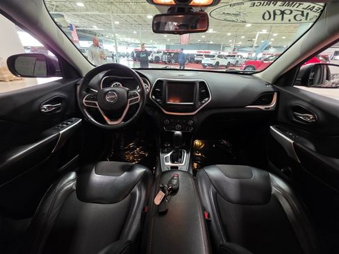 Used 2017 Jeep Cherokee Trailhawk image 18