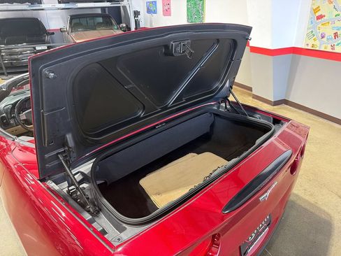 Used 2006 Chevrolet Corvette Convertible w/ Preferred Equipment Group RWD image 97