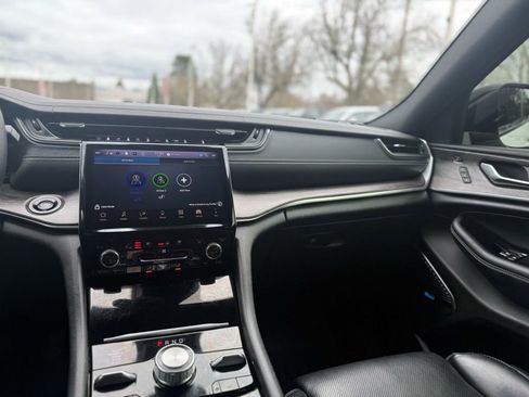 Used 2022 Jeep Grand Cherokee Overland w/ Luxury Tech Group IV image 25