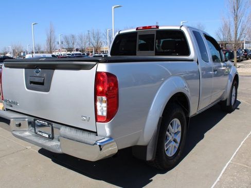 Used 2017 Nissan Frontier SV image 7