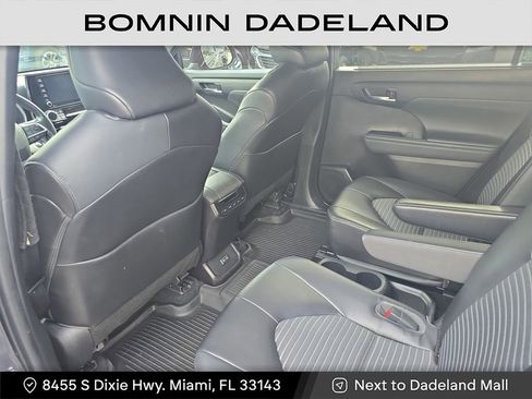 Used 2022 Toyota Highlander XSE image 19
