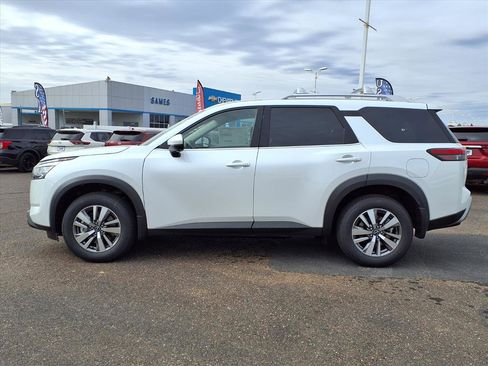 New 2025 Nissan Pathfinder SL image 4