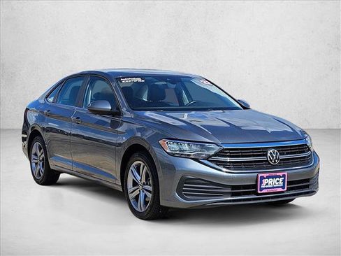 Used 2024 Volkswagen Jetta SE FWD image 3