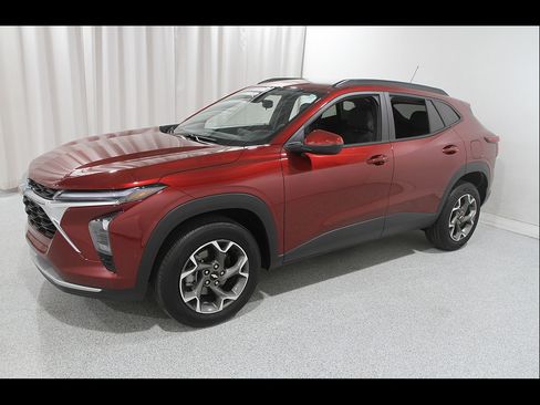 Certified 2024 Chevrolet Trax LT w/ Driver Confidence Package FWD image 3