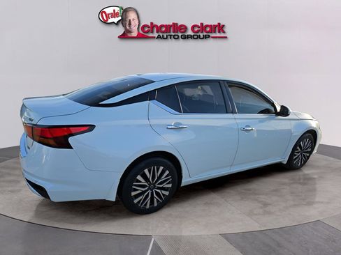 Used 2023 Nissan Altima 2.5 SV w/ SV Premium Package image 5