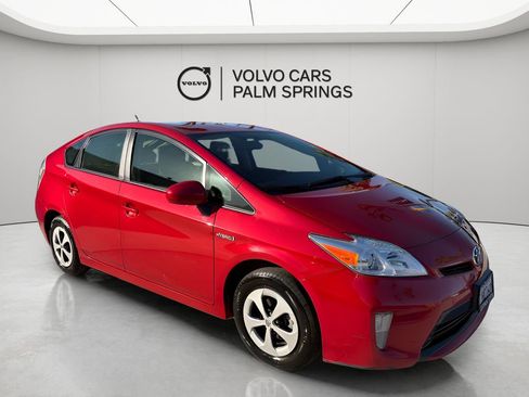 Used 2015 Toyota Prius Two FWD image 1
