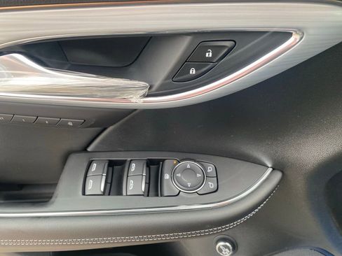 New 2025 Buick Envision Avenir image 12