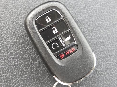 Certified 2025 Honda Pilot Touring image 38