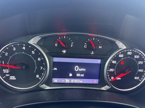 Used 2022 GMC Terrain SLT image 25