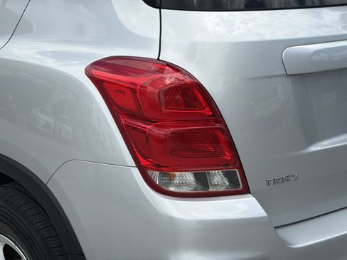 Used 2022 Chevrolet Trax LT w/ LT Convenience Package FWD image 7