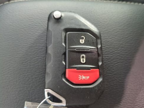 Used 2022 Jeep Wrangler Unlimited Sahara image 35