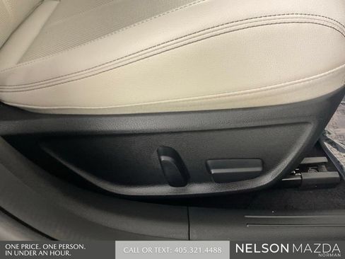 Used 2025 Genesis G70 2.5T RWD image 29