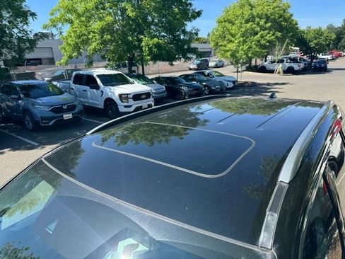 Used 2022 Honda Pilot Touring image 3