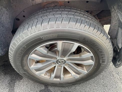 Used 2017 Nissan Titan SL image 6