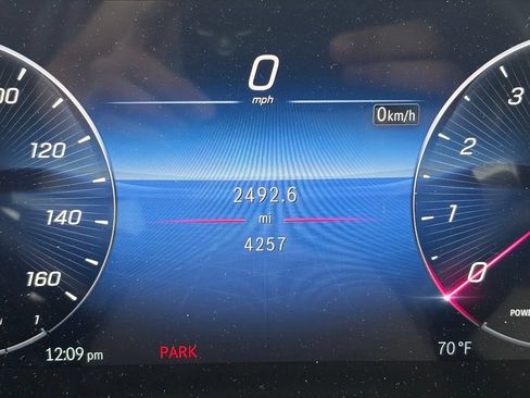 Used 2024 Mercedes-Benz GLC 300 4MATIC image 34
