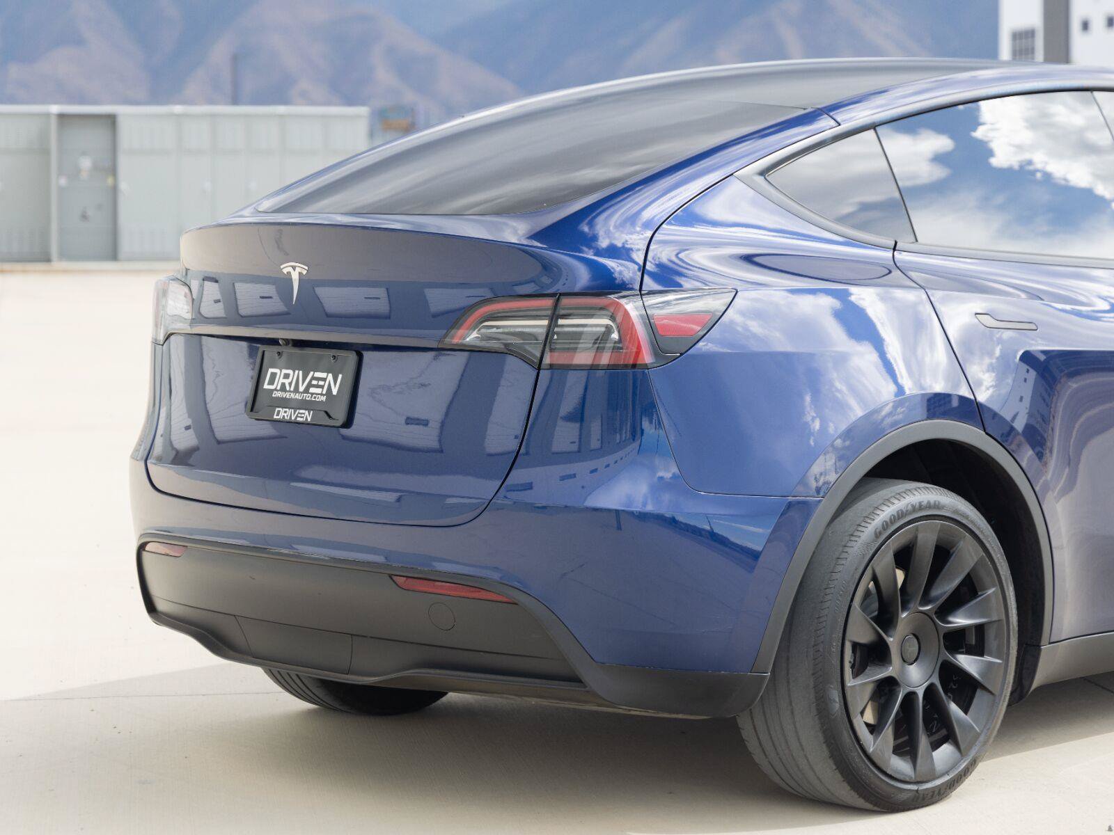 Used 2023 Tesla Model Y Long Range AWD/4WD image 9