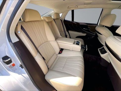 Used 2020 Lexus LS 500 w/ Interior Upgrade Package RWD image 27
