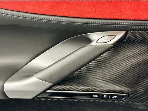 Used 2023 Ferrari SF90 Spider image 18