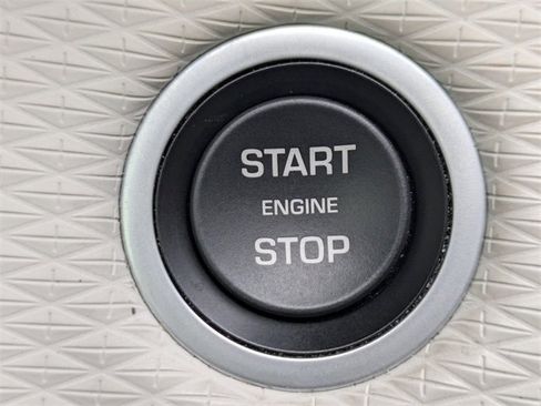 Used 2021 Land Rover Range Rover Velar R-Dynamic S image 36