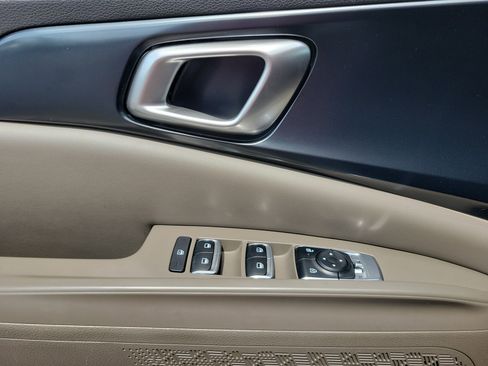 Used 2025 Kia Carnival image 7