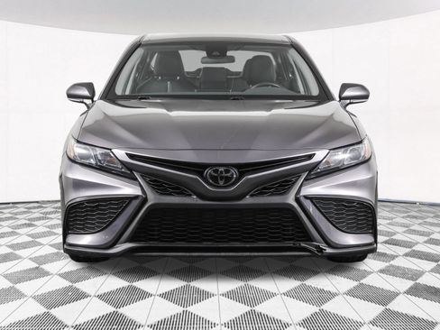 Used 2022 Toyota Camry SE FWD image 9