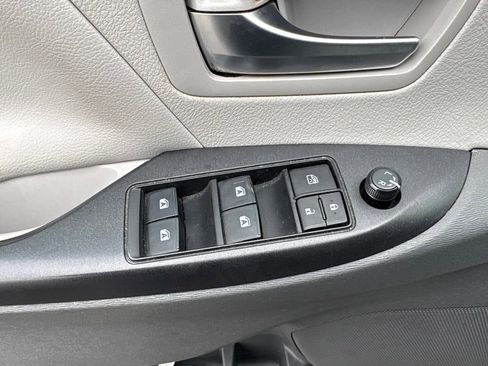 Used 2019 Toyota Sienna LE FWD image 16