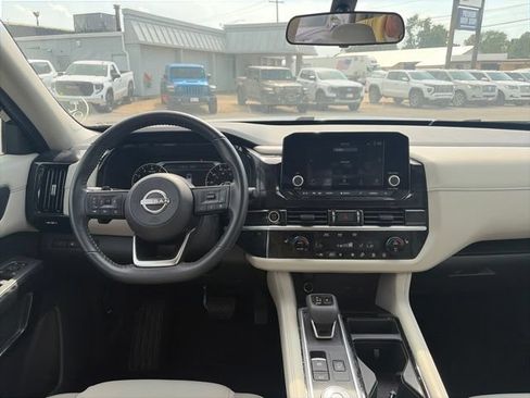 Used 2024 Nissan Pathfinder SV AWD/4WD image 14
