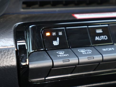 Used 2023 Toyota Prius XLE image 5