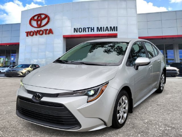 Used 2025 Toyota Corolla LE FWD image 2