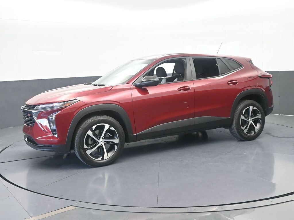 Used 2025 Chevrolet Trax RS w/ Sunroof Package FWD image 2