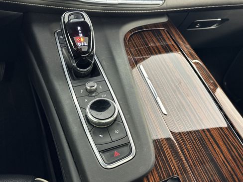 Used 2022 Cadillac Escalade Premium Luxury w/ Performance Package AWD/4WD image 18