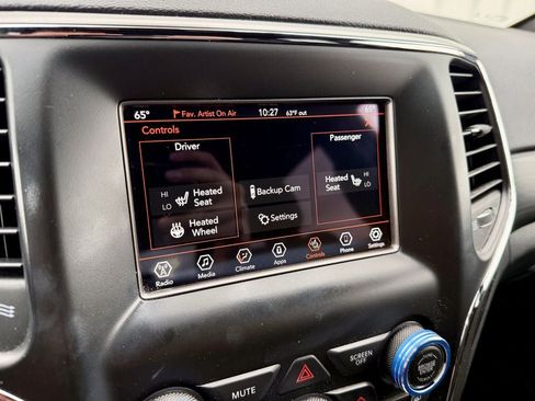 Used 2020 Jeep Grand Cherokee Laredo AWD/4WD image 25