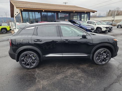 New 2026 Nissan Kicks SR image 9