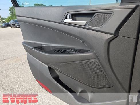 Used 2019 Hyundai Tucson SE image 16